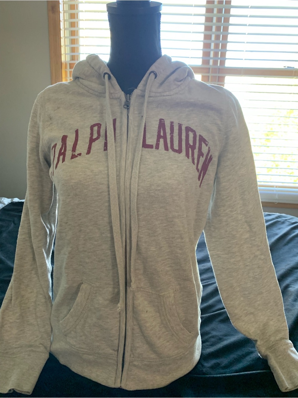 Ralph Lauren Light Gray Zip Hoodie with Burgundy Logo 

Mix 1 0426